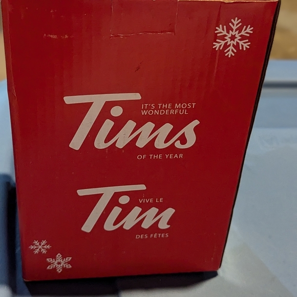 2021 Tim Hortons Christmas Snow Flake Ceramic Mug Set - new in box - Picture 3 of 4